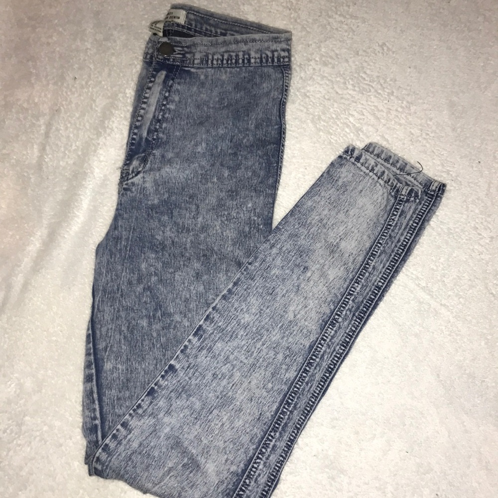 High waisted stone wash jeans